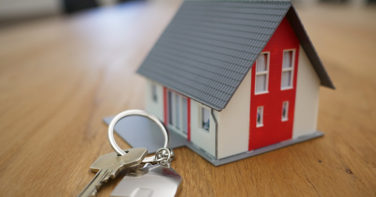 Should You Buy a House Now or Wait for Rates to Drop?
